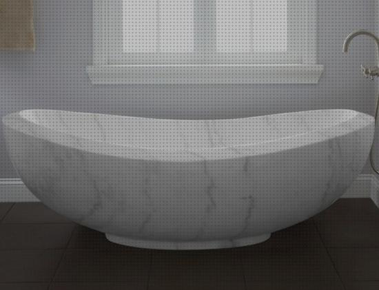 Review de baños en marmol blanco y madera con bañera hidromasaje