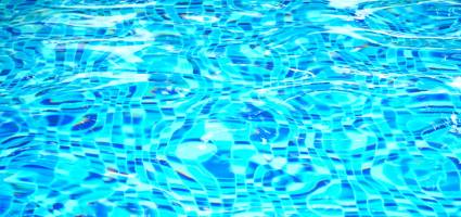 ¿Cómo funciona un clorador salino para piscina?