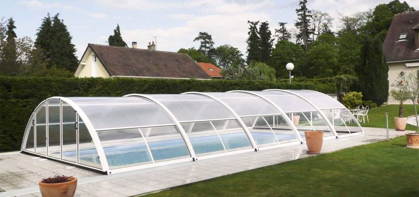 Disfruta del baño de tu piscina con una cubierta para piscina